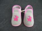 Mooie roze kinderpantoffels - maat 24, Kinderen en Baby's, Kinderkleding | Schoenen en Sokken, Ophalen, Gebruikt, Meisje, Overige typen