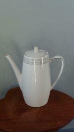 Décoration vintage , cafetière en porcelaine Queen Fine , 23, Enlèvement ou Envoi