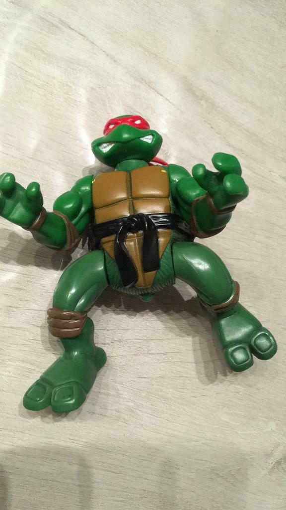 Figurine Tortue Ninja Donatello Lance-Projectile 14 cm