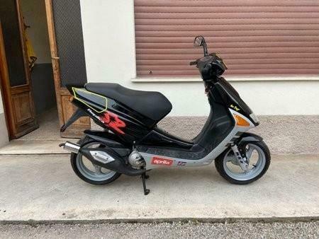 ② Aprilia sr gezocht — Snorfietsen en Snorscooters — 2dehands