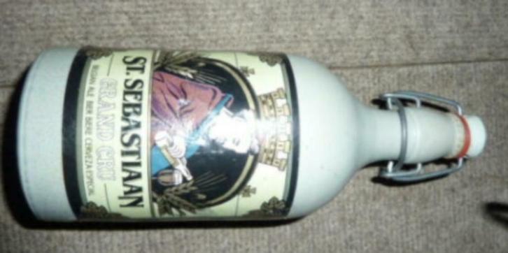 # stenen fles / kruik ST. SEBASTIAAN GRAND CRU Brij Sterkens, Verzamelen, Biermerken, Gebruikt, Flesje(s), Overige merken, Ophalen of Verzenden