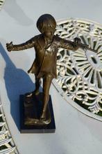 Bronzen beeld gesigneerd op marmeren voet (Peter Pan), Antiek en Kunst, Ophalen of Verzenden, Brons