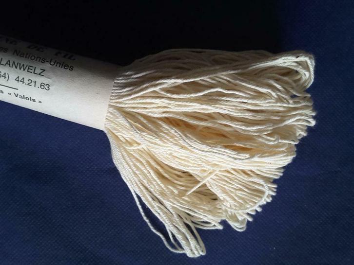 ancienne torche de coton à tricoter ou crocheter écru 50 gr, Hobby & Loisirs créatifs, Tricot & Crochet, Neuf, Tricot ou Crochet