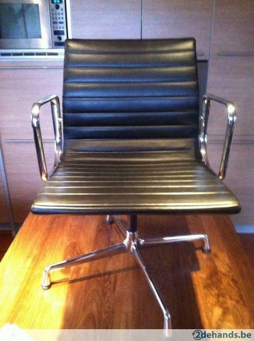 VINTAGE Eames ea108 zwarte lederen stoel / draaibaar   vitra, Antiek en Kunst, Curiosa en Brocante, Ophalen