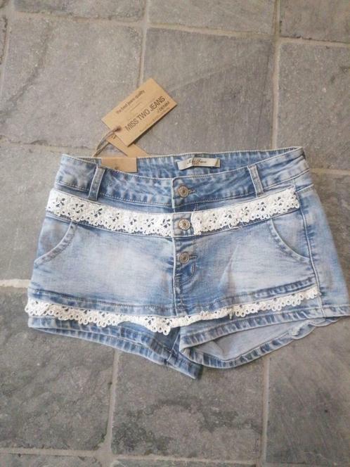 Nouveau short en jean court avec dentelle taille m, Vêtements | Femmes, Jeans, Comme neuf, Enlèvement ou Envoi