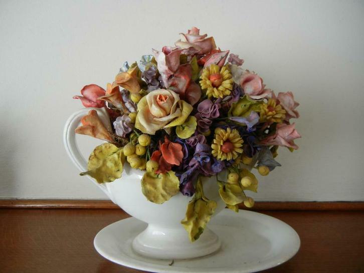 Antieke sauskom Maastricht met bloemen, Antiek en Kunst, Antiek | Keramiek en Aardewerk, Ophalen of Verzenden