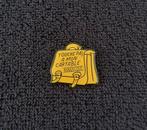 PIN - TOUCHE PAS A MON CARTABLE - MAJUSCULE, Verzenden, Zo goed als nieuw, Overige onderwerpen, Speldje of Pin