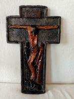 Croix géante en grès de l'atelier Hugria Flandre 1968s 38cm, Enlèvement ou Envoi