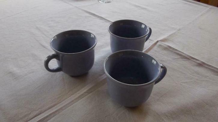 3 beaux tasses bleus, Maison & Meubles, Cuisine | Vaisselle, Comme neuf, Céramique, Enlèvement ou Envoi