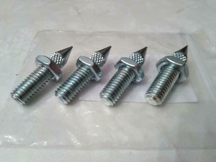 BK Electronics 4 New Subwoofer Spikes 8mm, TV, Hi-fi & Vidéo, Enceintes, Neuf, Subwoofer, Autres marques, Enlèvement ou Envoi