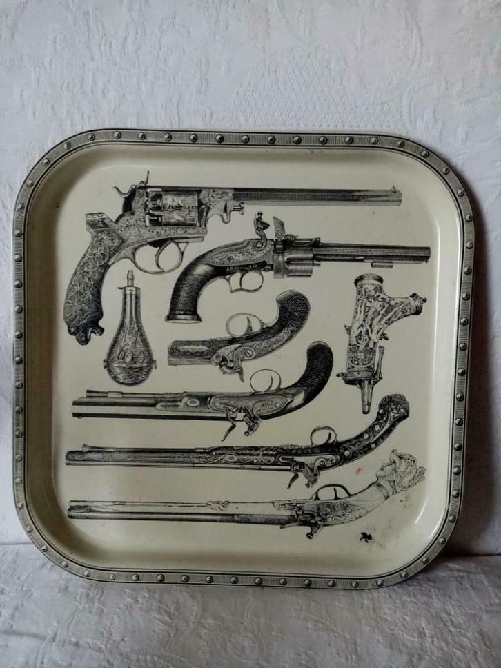 Design aluminium dienblad "pistoli" naar Piero Fornasetti ja, Antiek en Kunst, Antiek | Keukengerei, Ophalen of Verzenden