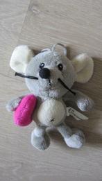 Peluche Souris avec coeur en parfait état, Kinderen en Baby's, Speelgoed | Knuffels en Pluche, Ophalen of Verzenden, Zo goed als nieuw