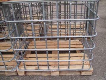Cages IBC sur palette en bois (barils, barils)