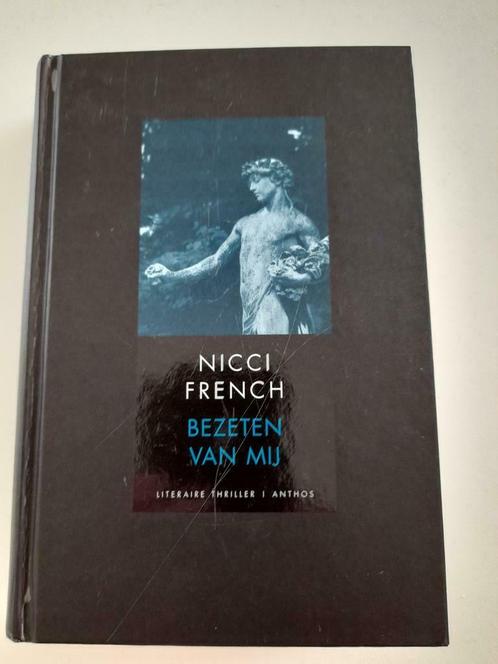 Nicci French - Bezeten van mij, Livres, Livres offerts à l'occasion de la semaine du livre, Comme neuf, Enlèvement