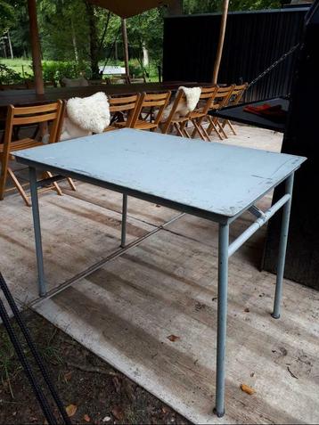 Partij vintage industriële stalen klaptafels horeca terras beschikbaar voor biedingen