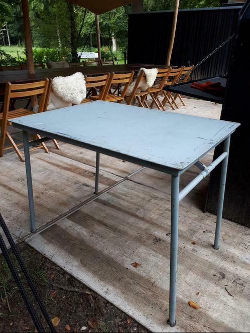 Partij vintage industriële stalen klaptafels horeca terras, Huis en Inrichting, Tafels | Eettafels, Gebruikt, Vier personen, Rechthoekig