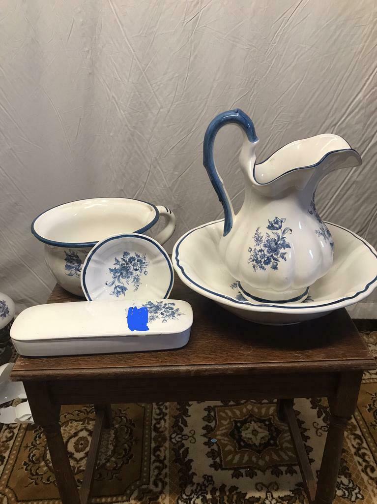 Oude wastafelset, Enlèvement