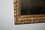 Grote antieke spiegel met dikke gouden kader 80 x 70, Ophalen