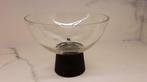 vintage glazen schaal 'Hysteria', op zwarte voet, Antiek en Kunst