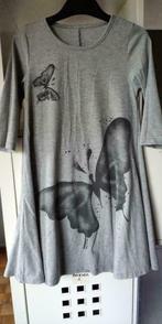 Lange leuke vlinder jurk vlinders grijs pyjama maat 104 110, Kinderen en Baby's, Kinderkleding | Maat 110, Ophalen of Verzenden