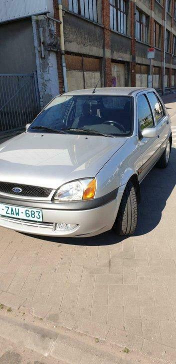 Ford fiesta 2002 1.3 essence, Autos, Ford, Particulier, Fiësta, Essence, Euro 4, Hatchback, 5 portes, Boîte manuelle, Argent ou Gris