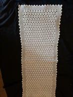 La nappe carré fait à la main, Enlèvement