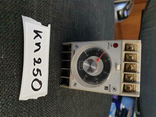 kn0250: Omron timer tijdklok met vele modi zoals opkomend of, Hobby en Vrije tijd, Elektronica-componenten, Nieuw, Ophalen of Verzenden