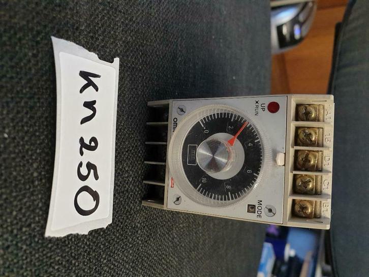 kn0250: Omron timer tijdklok met vele modi zoals opkomend of, Hobby & Loisirs créatifs, Composants électroniques, Neuf, Enlèvement ou Envoi
