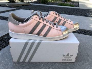 Superstar personnalisée « Steffi » taille 38,5, Enlèvement ou Envoi, Adidas, Rose, Sneakers et Baskets