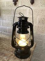 Een antiek uitziende olie lamp-led verlichting-buiten-lamp