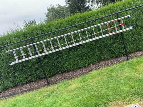 Uitschuifbare ladder TE HUUR., Doe-het-zelf en Bouw, Ladders en Trappen, Zo goed als nieuw, Ladder, 4 meter of meer, Opvouwbaar of Inschuifbaar