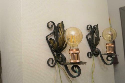 2 antieke brocante ijzeren muur lamp-/kandelaars, Antiek en Kunst, Curiosa en Brocante, Ophalen of Verzenden