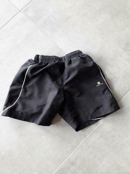 Zwarte short om te sporten (maat 125/132 = 8 jaar), Kinderen en Baby's, Kinderkleding | Overige, Gebruikt, Jongen, Verzenden