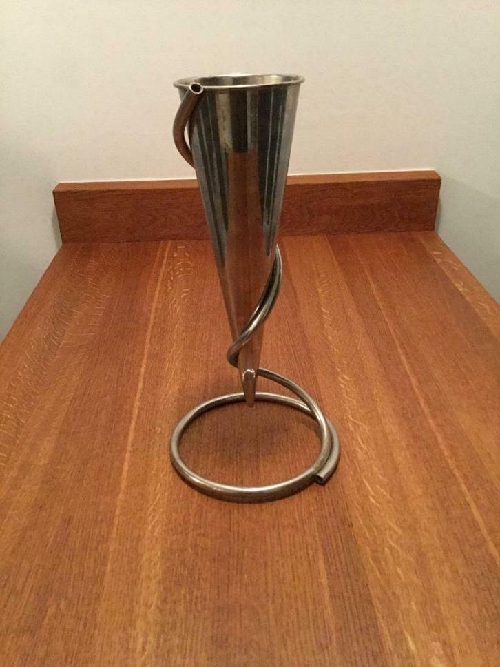 Vaas in staander, verzilverd, Antiek en Kunst, Curiosa en Brocante, Ophalen of Verzenden