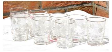 §8 verres décor blanc grappe de raisin, Enlèvement ou Envoi