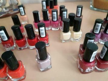partij Max Faxtor nagellak mini beschikbaar voor biedingen