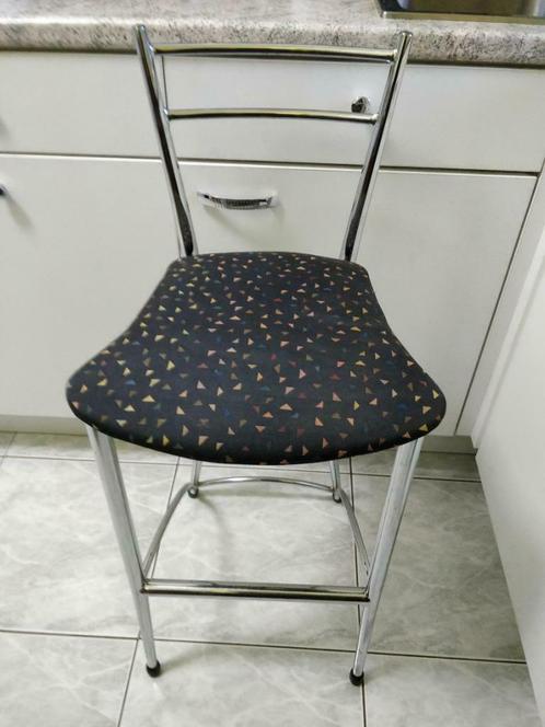 Kruk / barkruk met rugleuning - Zeer goede staat, Huis en Inrichting, Barkrukken, Gebruikt, 60 tot 90 cm, Kunststof, Metaal, 1 kruk