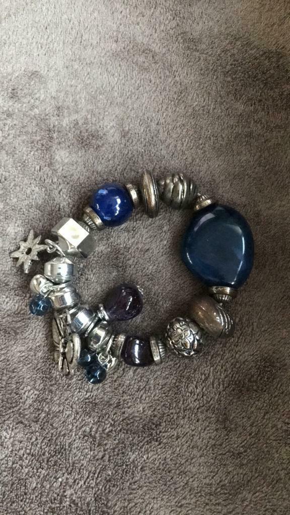 Bracelet breloques, Zo goed als nieuw