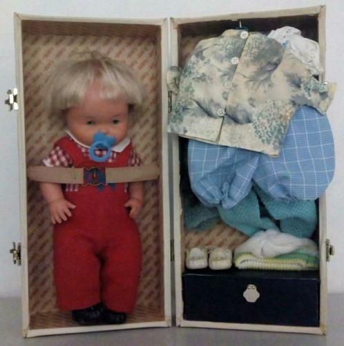 Malle Nancy et sa poupée Nenuco de chez Famosa, Kinderen en Baby's, Speelgoed | Poppen, Zo goed als nieuw, Overige typen, Ophalen