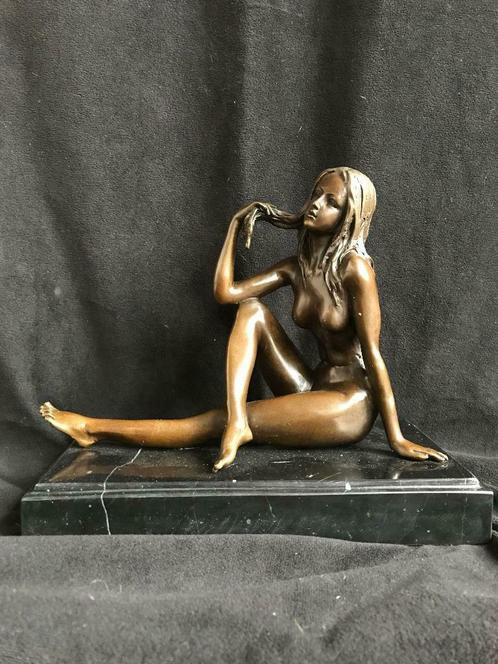Bronzen zittend naakt erotisch Milo/stempel zuiver brons, Antiquités & Art, Art | Sculptures & Bois, Enlèvement ou Envoi