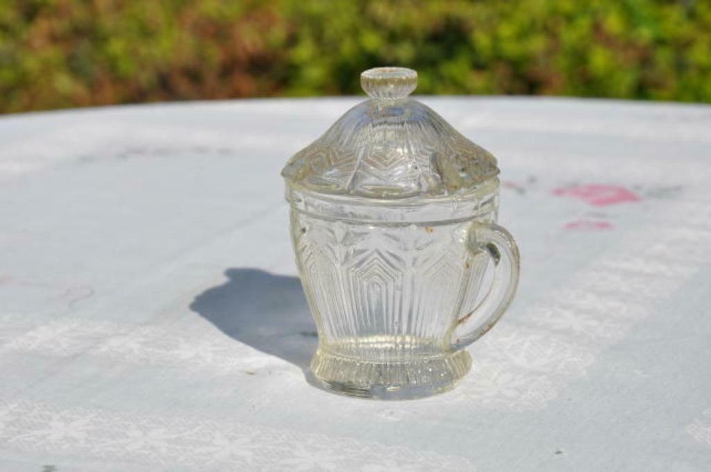 §  moutardier en verre moulé, Antiquités & Art, Enlèvement ou Envoi