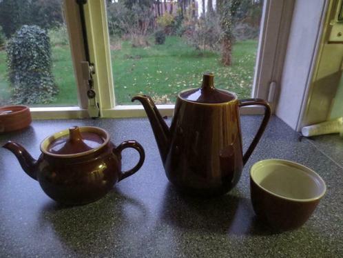 Retro koffiepot - theepot - suikerpot - 2 mokken, Huis en Inrichting, Keuken | Servies, Gebruikt, Overige typen, Overige stijlen