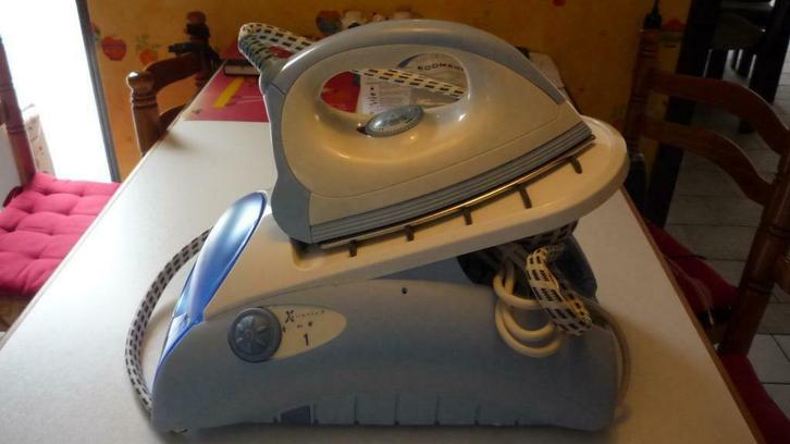 A vendre centrale vapeur DOMENA jamais utilisée  prix: 25 €, Elektronische apparatuur, Strijkijzers en Strijkplanken, Nieuw, Strijkijzer met snoer