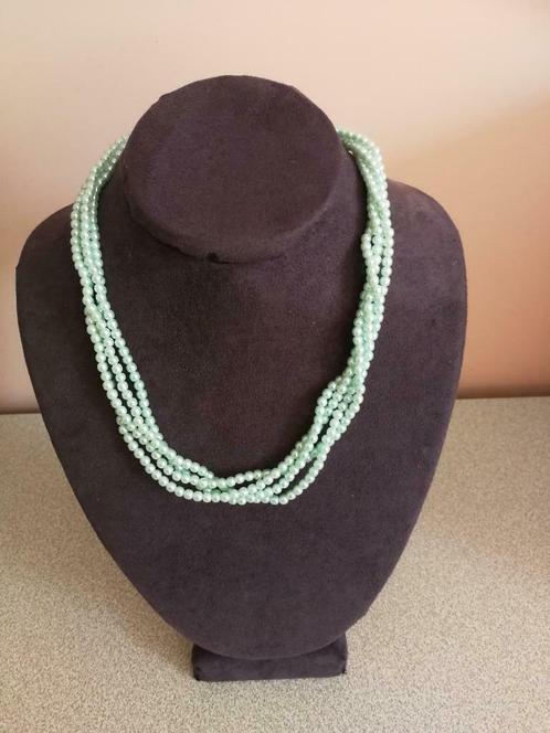 Collier en perles vert clair, Bijoux, Sacs & Beauté, Colliers, Neuf, Autres matériaux, Vert, Enlèvement ou Envoi