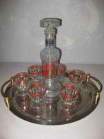 Karaf voor alcoholische dranken 6 glazen op serveerschaal., Ophalen of Verzenden, Zo goed als nieuw