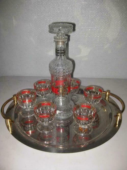 Karaf voor alcoholische dranken 6 glazen op serveerschaal., Maison & Meubles, Accessoires pour la Maison | Autre, Comme neuf, Enlèvement ou Envoi