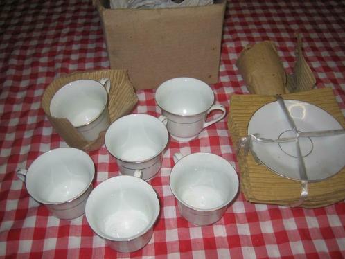 Set van 6 tassen met ondertas,porcelein  China, Antiquités & Art, Antiquités | Services (vaisselle) pièces, Enlèvement ou Envoi