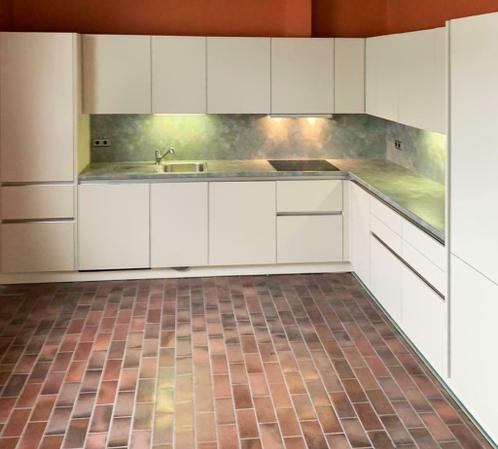 Duitse L keuken 355 x 290 cm in nieuwe staat met apparatuur