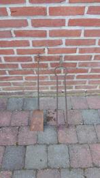 Nijptang en openhaardschepje, Ophalen