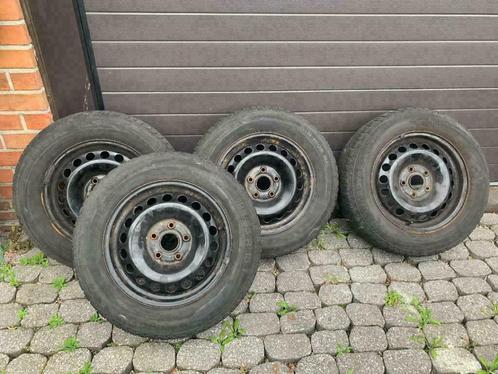 Set 4x Winterbanden op velg 195 65 R15 T Golf 7, Auto-onderdelen, Banden en Velgen, Band(en), Winterbanden, 15 inch, 195 mm, Personenwagen